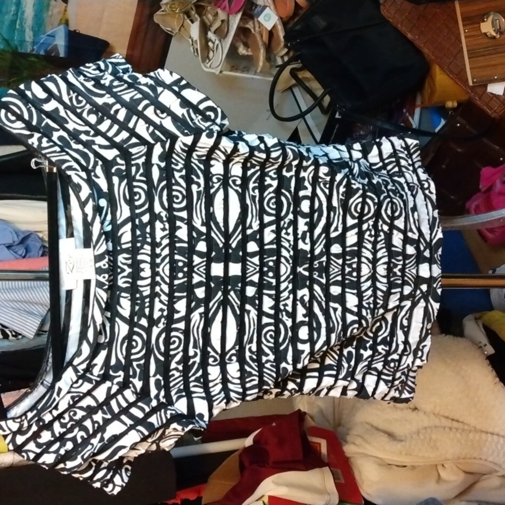 Zoé women's black and white pattern Tshirt Sz Large New